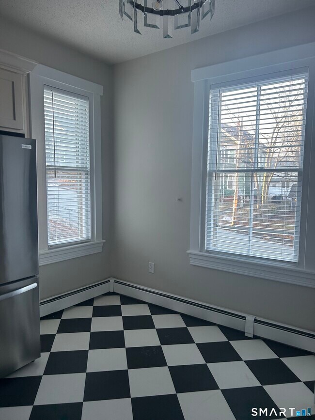 Building Photo - 214 Broadway