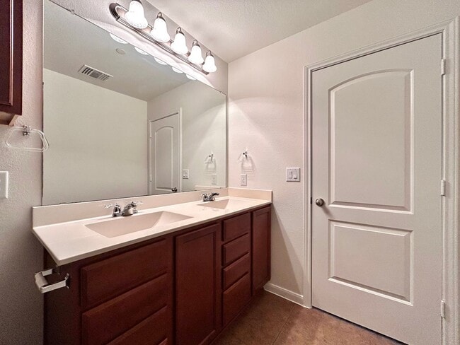 Building Photo - Stylish 2 Bedroom / 2.5 Bathroom Home – Two Levels, Move-In Ready