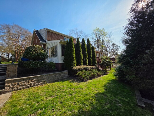 Building Photo - Middle Plantation