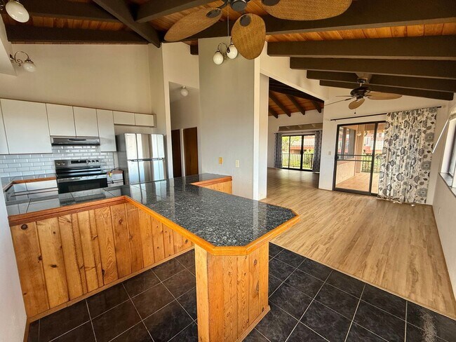 Building Photo - Pet friendly & Spacious - 3 Bedroom / 2 Ba...