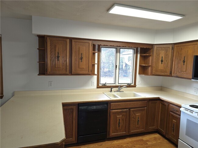 Building Photo - 379 Hollybrook Rd