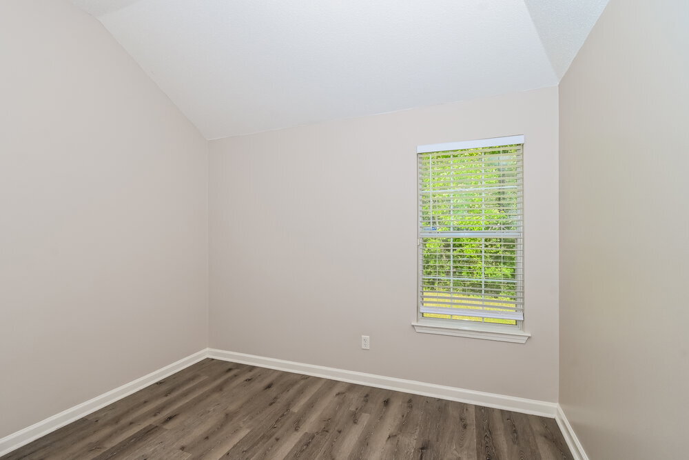 Building Photo - 215 Garden Springs Dr