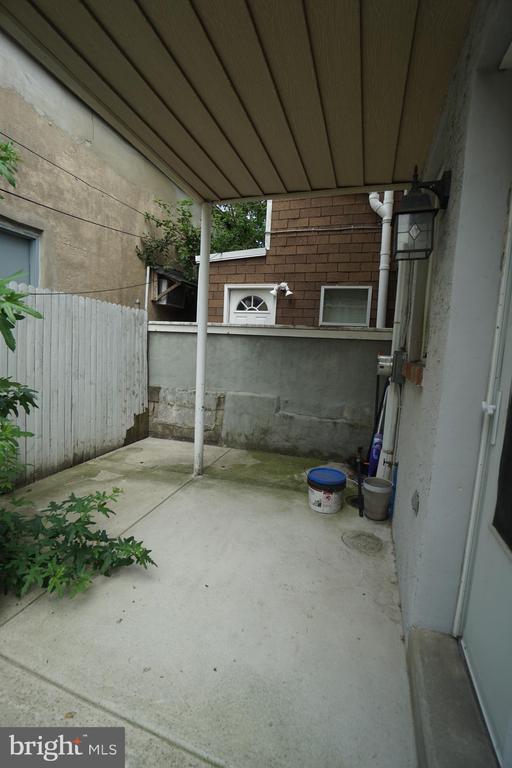 Building Photo - 539 Turner St