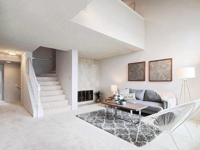 Building Photo - 2241 Vista del Mar