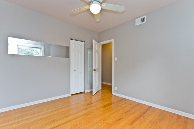 Building Photo - 4240 N Clarendon-