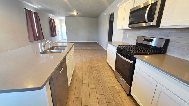 Building Photo - 748 Amatista Lp SE
