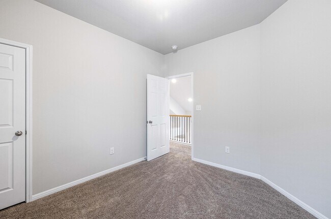 Building Photo - 904 Boatswain Wy