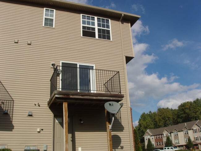 Building Photo - 2149 Knotty Pine Tr