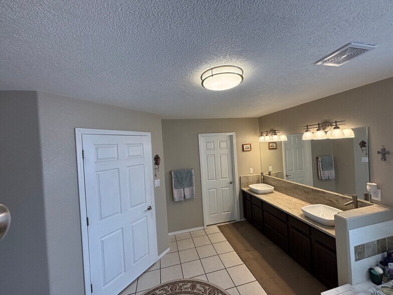 Building Photo - 8105 Wellsburg Ct NW