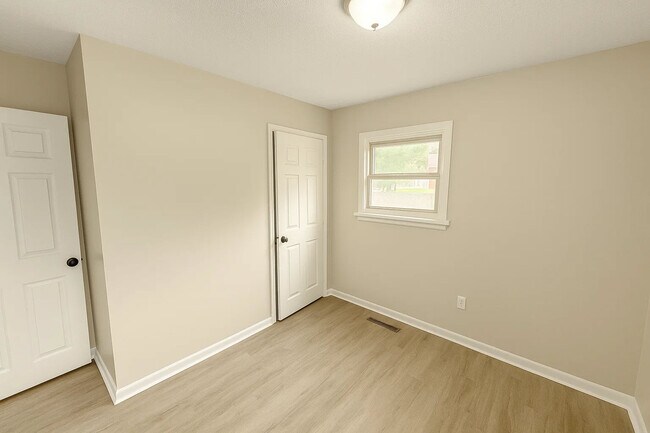 Building Photo - 4071 Sawyer St