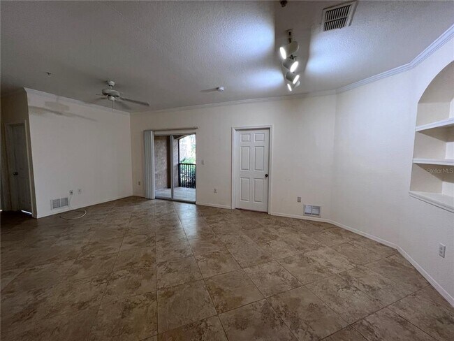 Building Photo - 10105 Courtney Oaks Cir