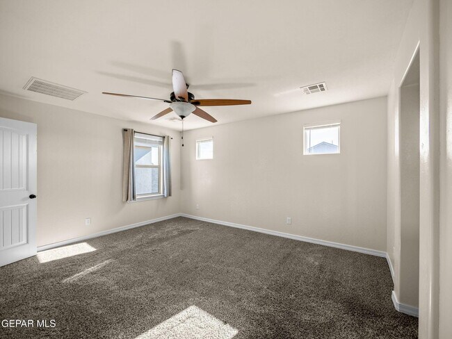 Building Photo - 561 Issa Circle