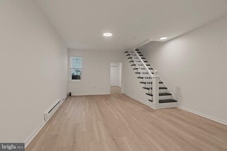 Building Photo - 19 W Seymour St