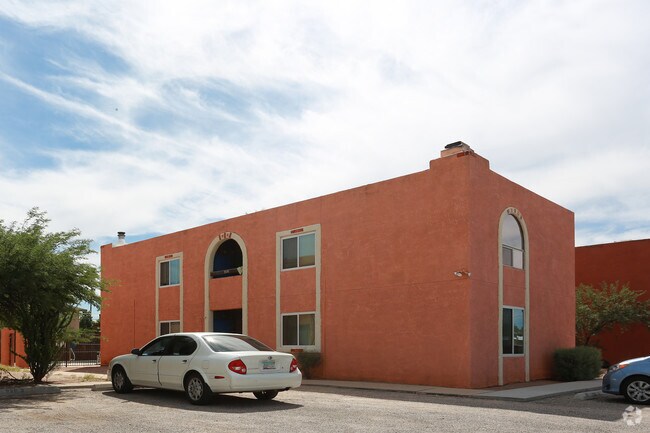 Primary Photo - 914-926 N Belvedere Ave