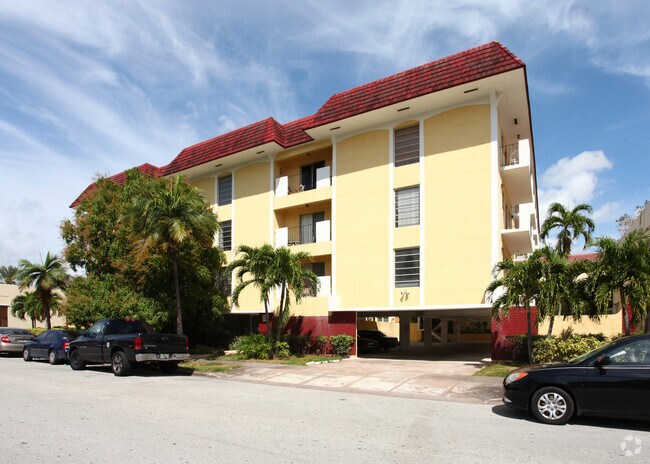 Building Photo - 131 Menores Ave