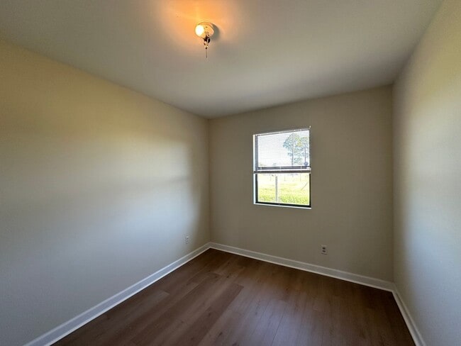 Building Photo - 627 Plymouth St