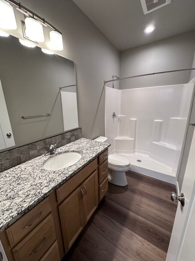 Building Photo - 4 Bedroom / 4 bath New Townhome. Every bedroom is its own Master Suite with your own full bathroo...