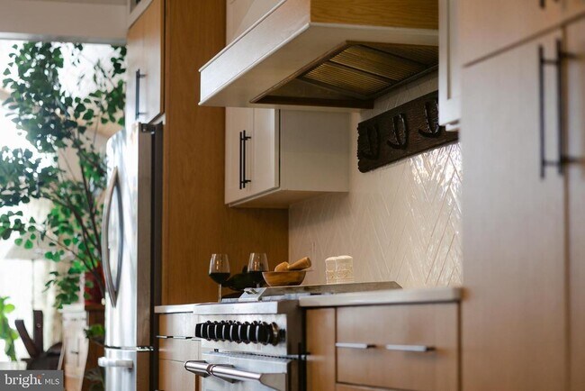 Building Photo - 13230 Falls Rd