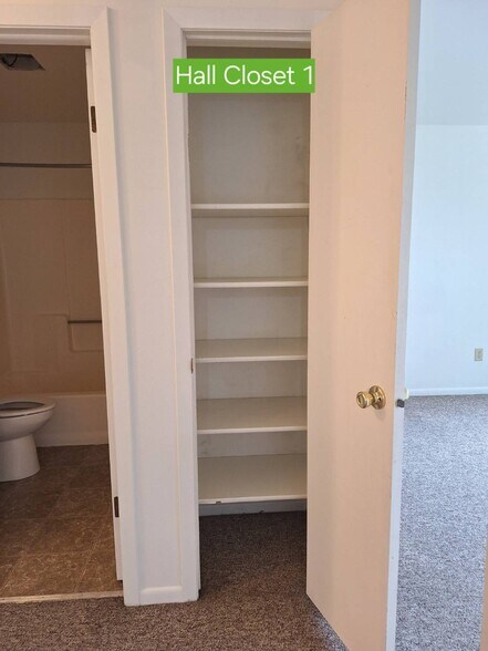 Building Photo - 1215 W Beckert Rd