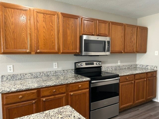 Building Photo - 1012 High Crest Dr