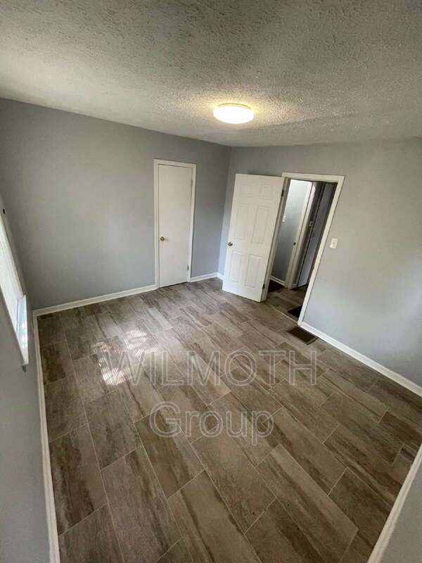 Building Photo - 615 N Tibbs Ave