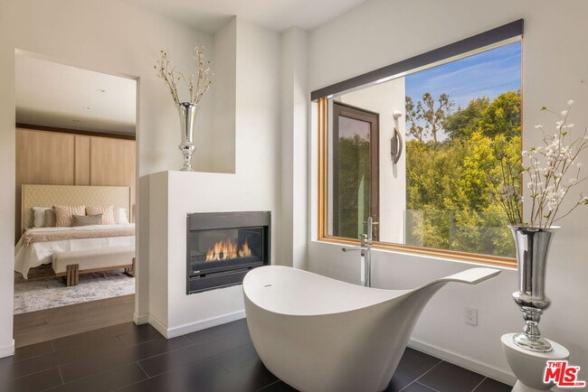 Building Photo - 12443 Sunset Blvd