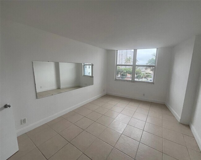 Building Photo - 301 N Ocean Blvd
