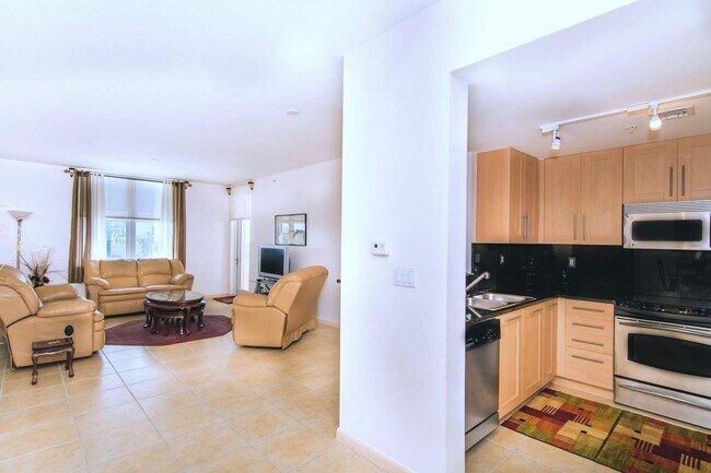 Building Photo - 511 SE 5 Ave