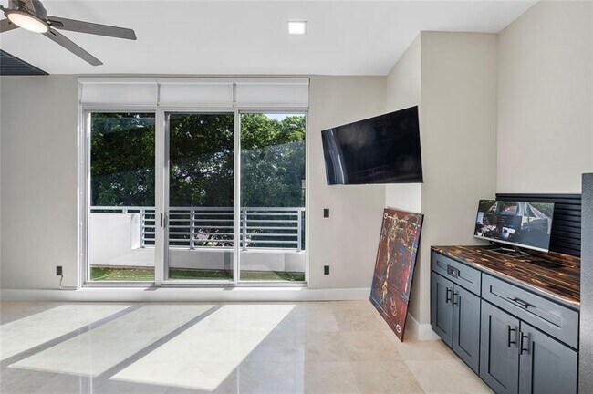 Building Photo - 3270 NE 15th St