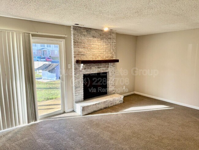 Building Photo - 879 Delray Dr