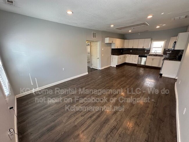 Building Photo - 316 W Elm St