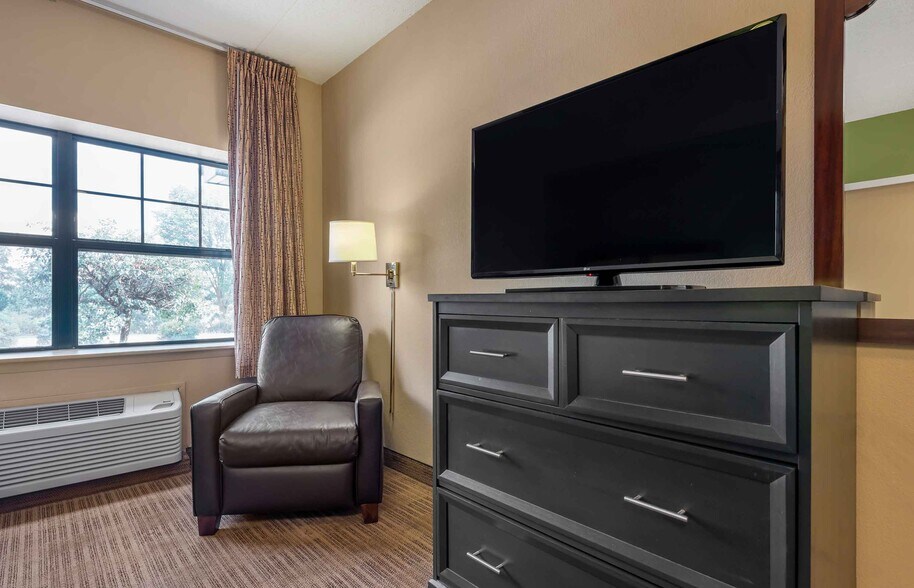 Building Photo - Furnished Studio-Chicago - Burr Ridge
