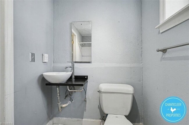 Building Photo - 1047 W Academy St