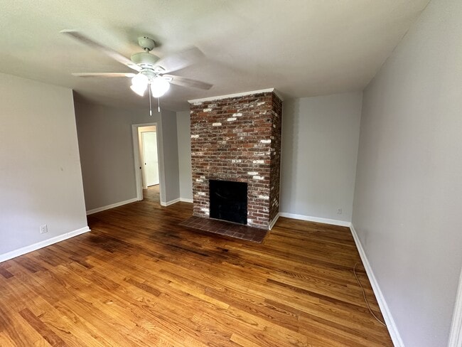 Building Photo - 1004 Riverbend Dr