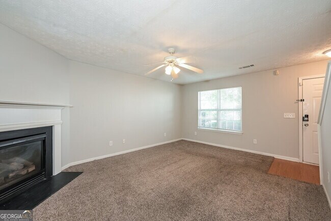 Building Photo - 154 Springbottom Dr SE