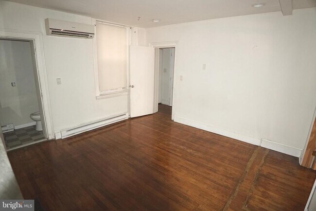 Building Photo - 804 Cathedral St