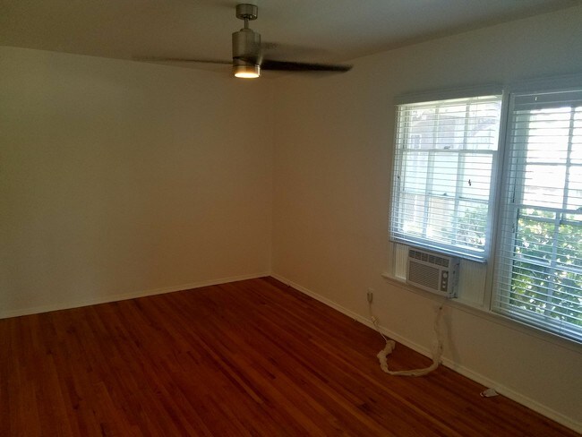Building Photo - 10603 Camarillo St
