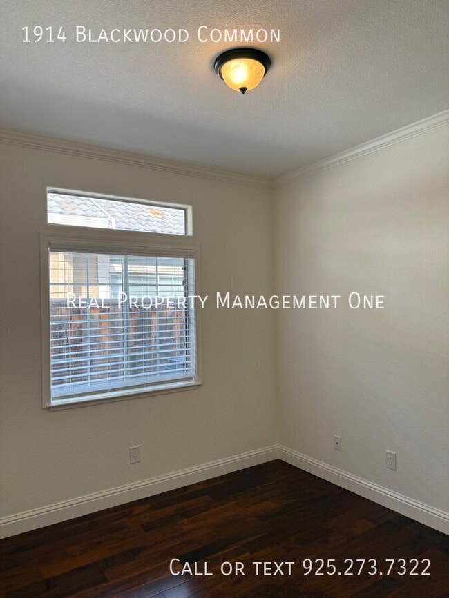 Building Photo - 1914 Blackwood Common