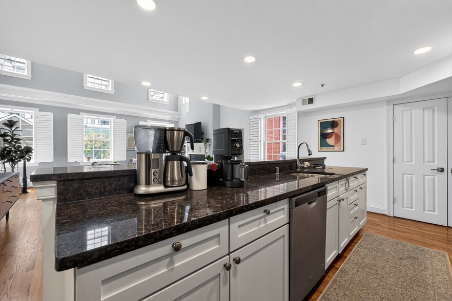 Building Photo - 933 M St NW