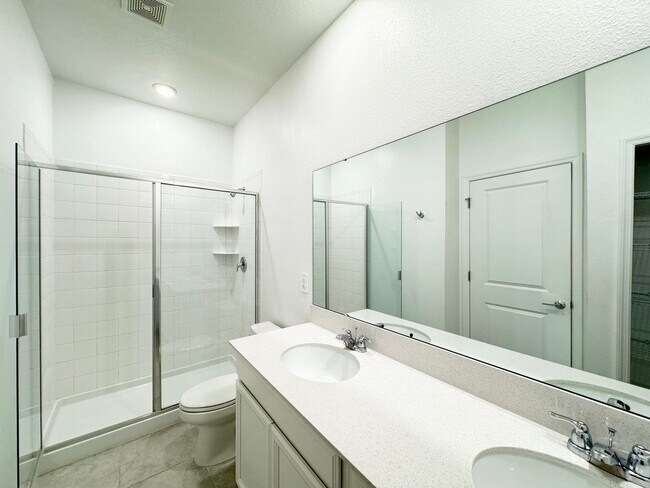 Building Photo - Rare find In-Law suite Home! Single family house with Separate entry and kitchen, laundry set!