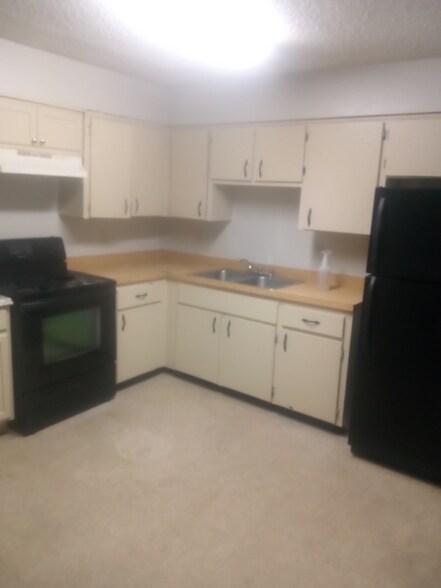 Building Photo - 1721 Birchwood Cir