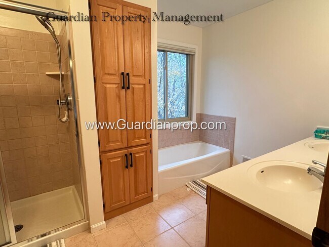 Building Photo - Well Maintained Prior Lake SFH, Large Deck, Fireplace, 2 Car Attached Garage