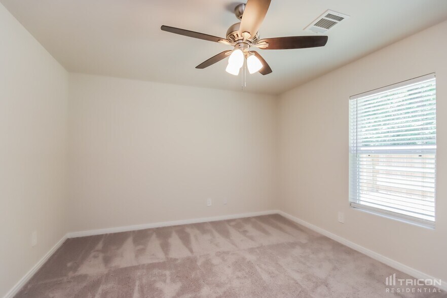 Building Photo - 15791 Del Norte Dr
