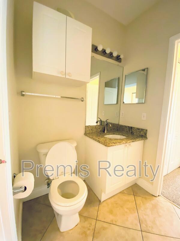 Building Photo - 2705 Via Murano