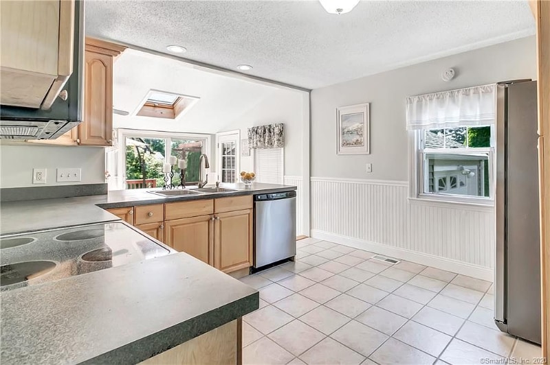 Building Photo - 111 Marcroft St