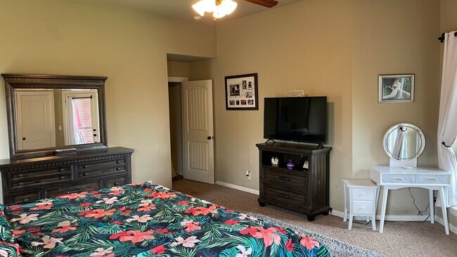 Building Photo - 15512 Maple Ridge Ln