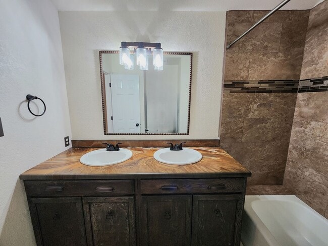 Building Photo - 3362 Highridge St