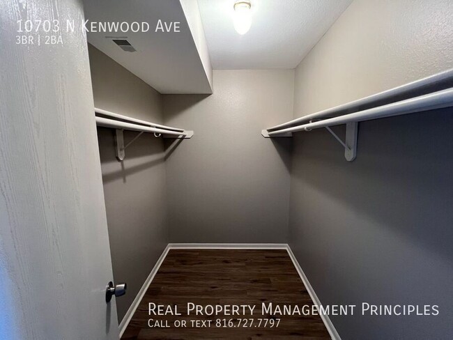 Building Photo - *MOVE-IN SPECIAL* Completely Remodeled, Sp...