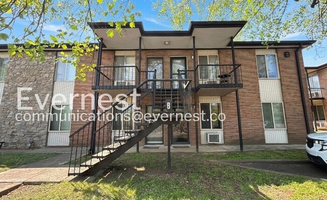 Building Photo - 2601 Hillsboro Pike