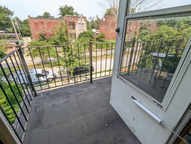 Building Photo - 2152-2154 Geyer